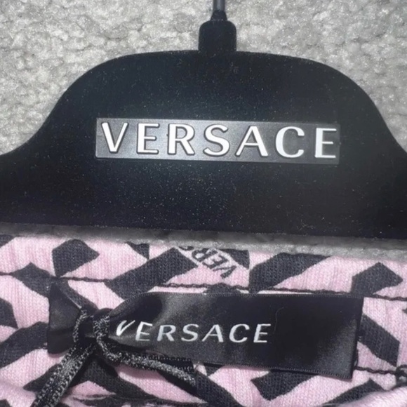 NEW Versace Pink Greca Signature Monogram Shorts Size Small - Picture 4 of 6